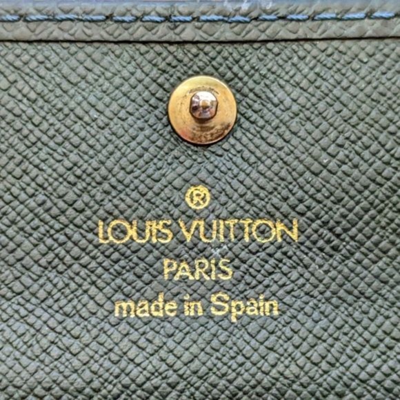 Louis Vuitton Taiga Key Holder/Wallet #1217*** - Picture 6 of 8